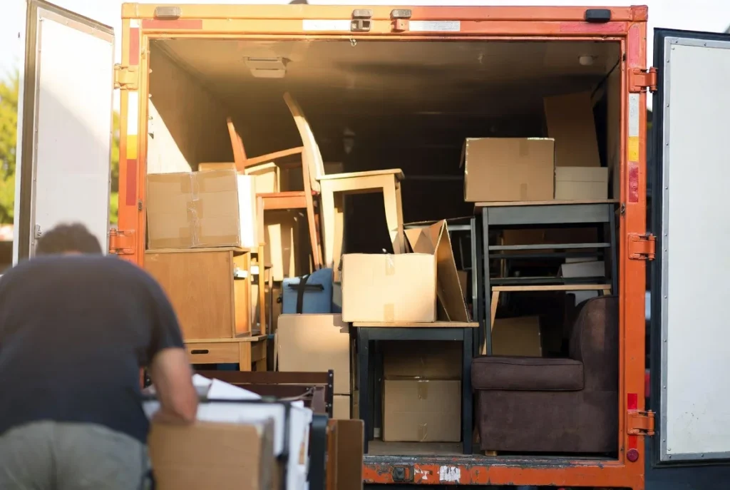 Service professionnel de débarras de meubles en Suisse